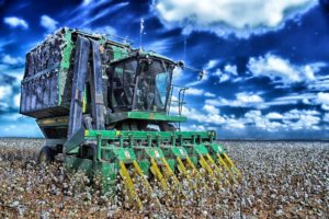 cotton harvester 139651 1920 300x200 - Aiba e Abapa lançam cartilha de recomendações sobre o Covid-19 em Imóveis Rurais